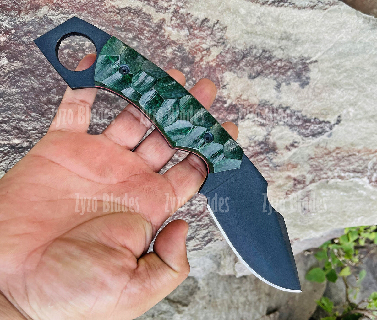 Fixed Blade Curved Knife and Solid Thick Blade