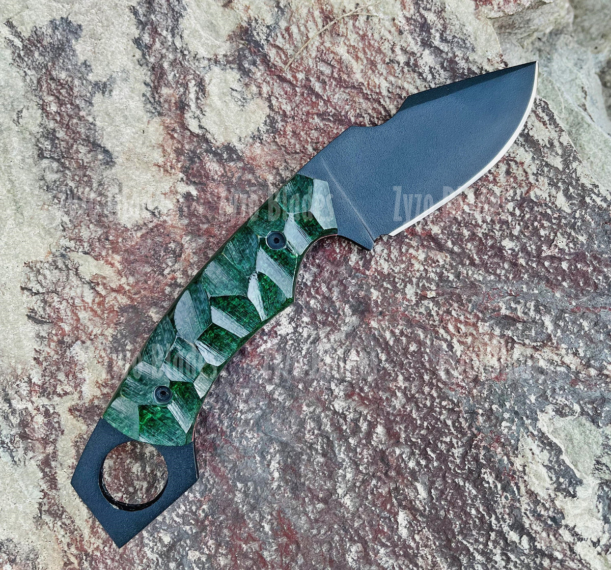 Fixed Blade Curved Knife and Solid Thick Blade