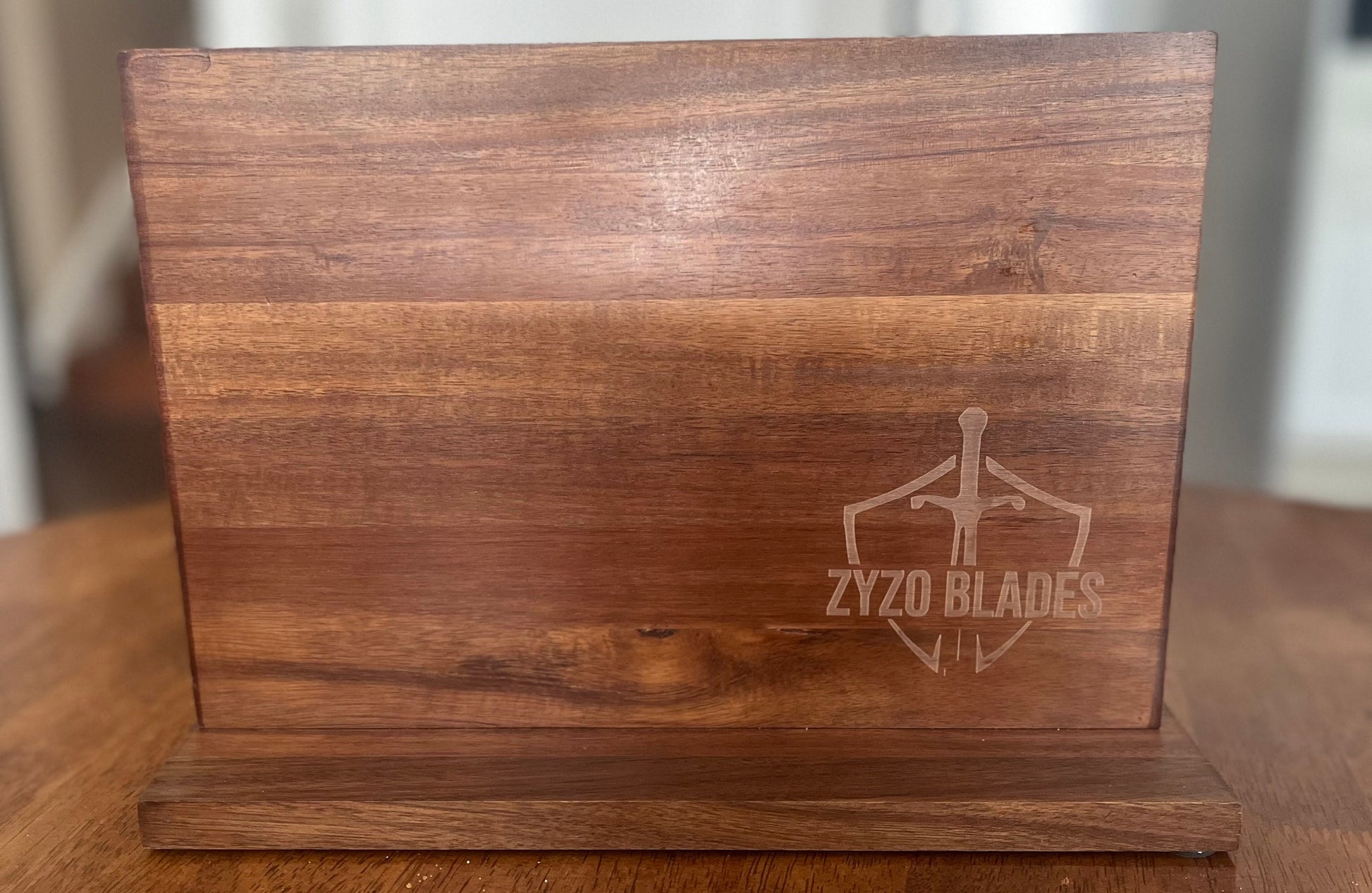 magnetic-walnut-wood-knife-block-stand-zyzo-blades