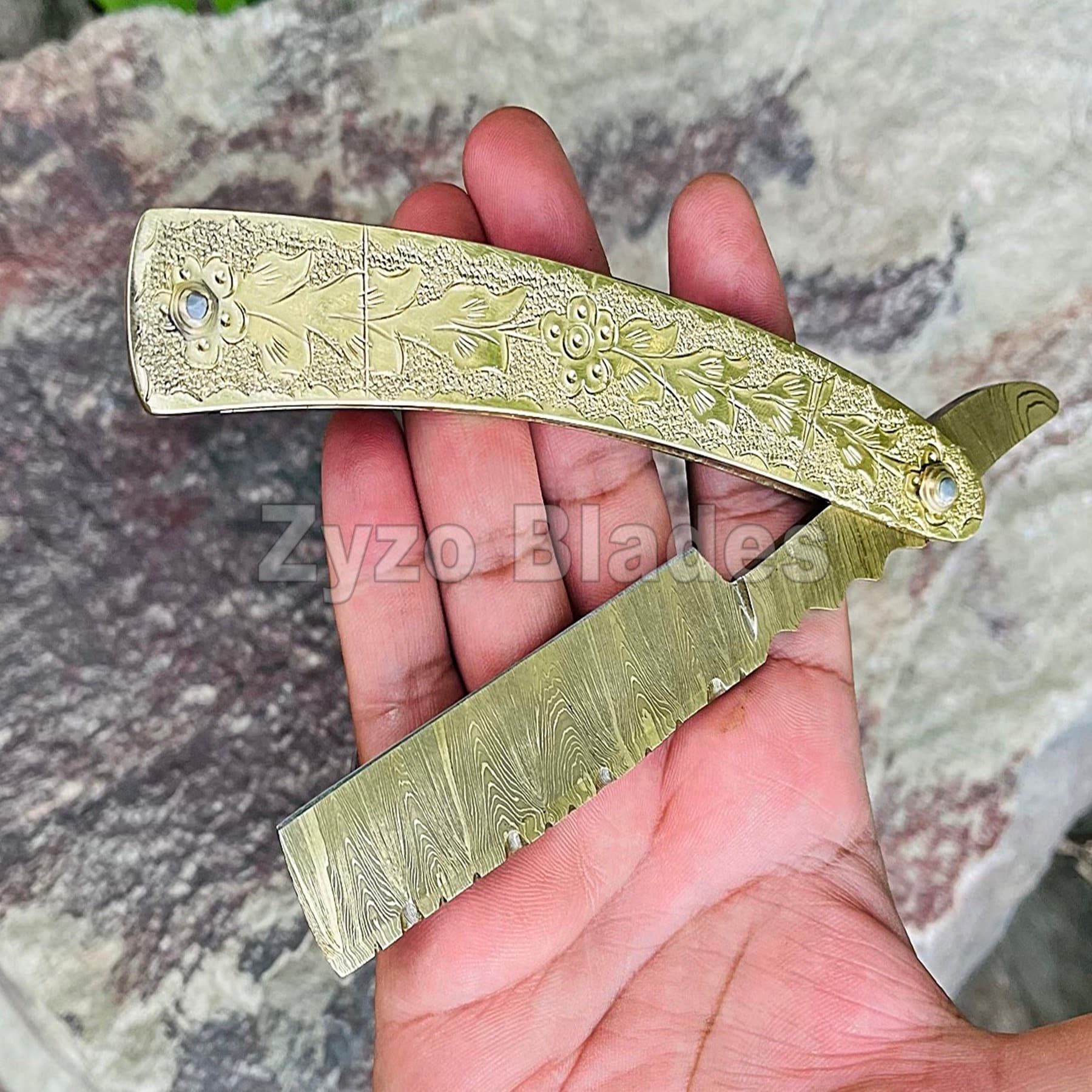 damascus-straight-razor-hand-engraved-brass-zyzo-blades