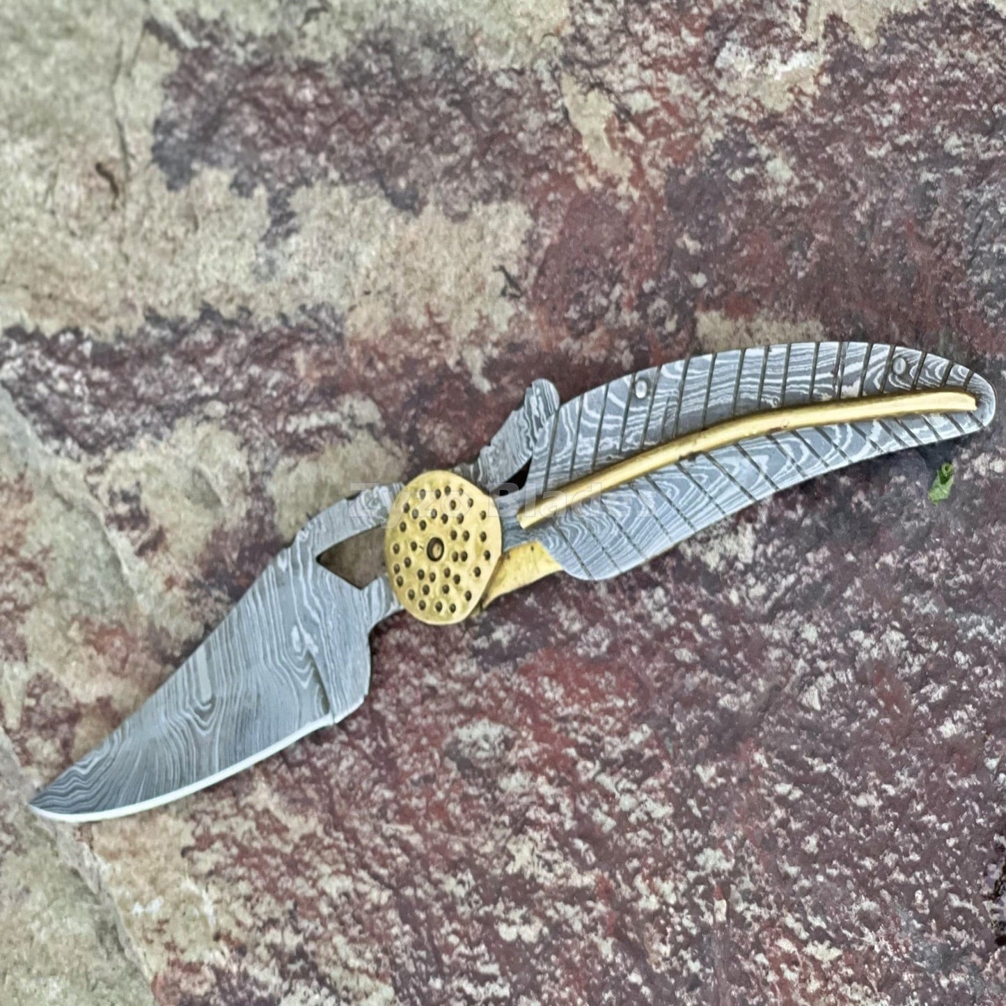 leaf-style-pocket-folding-knife-damascus-zyzo-blades