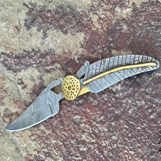 leaf-style-pocket-folding-knife-damascus-zyzo-blades